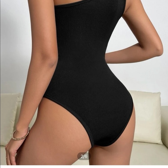 NWOT One Shoulder cut out rib knit body suit black M - Picture 4 of 4